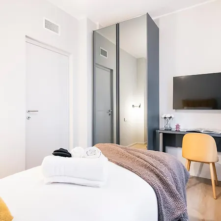 Easylife * Milan