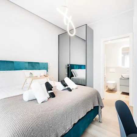 Easylife * ميلان